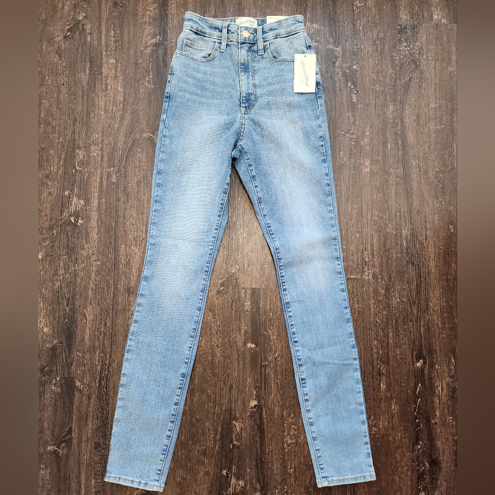 Universal Thread Women's Skinny Jeans in Medium Blue